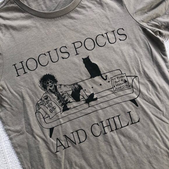 Hocus Pocus and Chill Graphic T-shirt Women’s Size Small Halloween Binx Billy - Picture 2 of 6